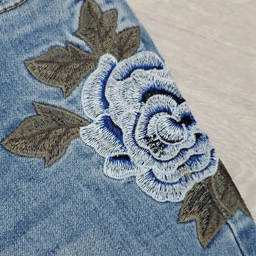 VENUS Women’s Bootcut Embroidered Floral Jeans Size 6